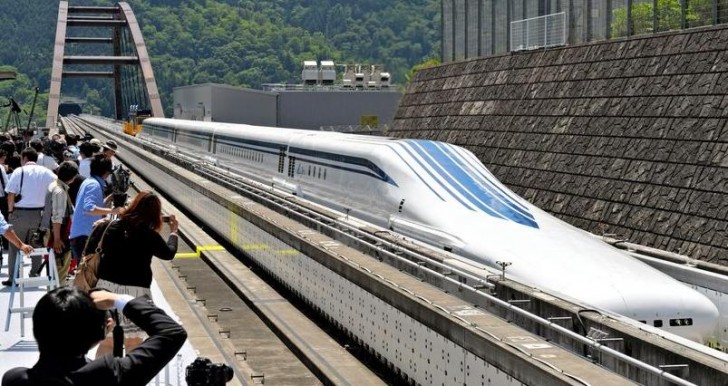 japan-maglev-train-2